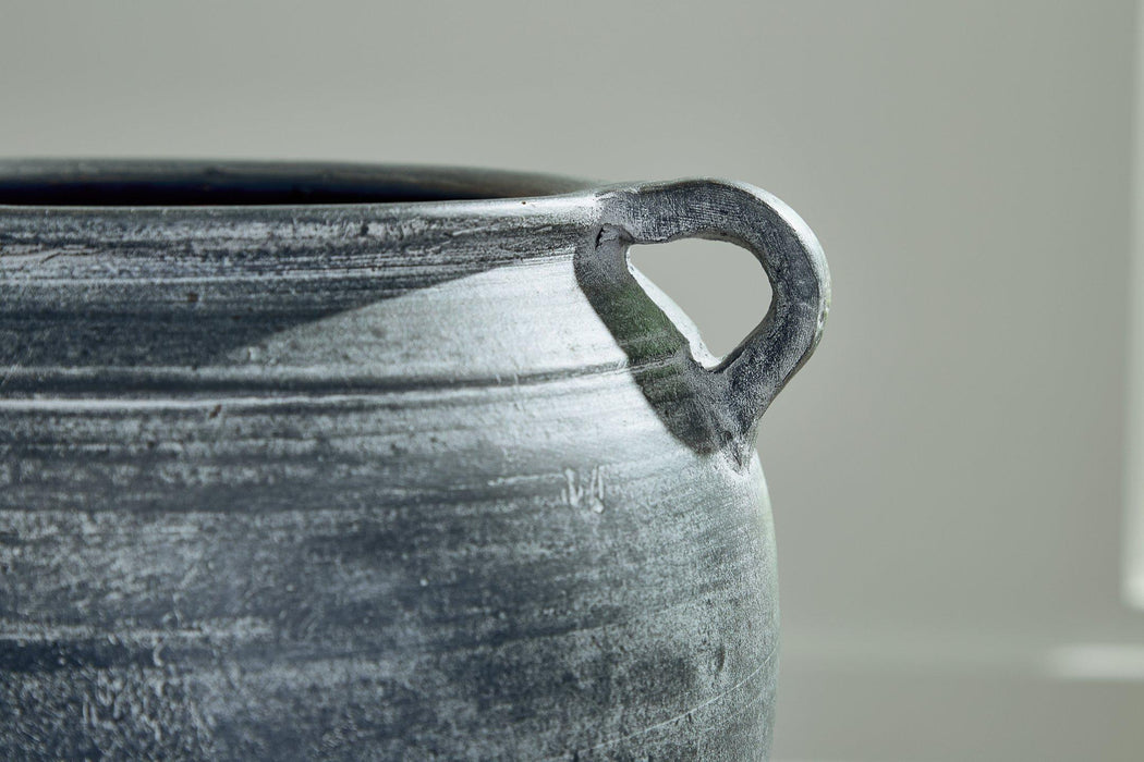 Meadie Vase - House Of Furniture/Allan's Gallery