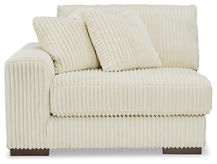 Lindyn Sectional - House Of Furniture/Allan's Gallery