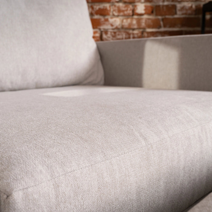 Flex 4-Seat Sectional with Standard Arm and Ottoman