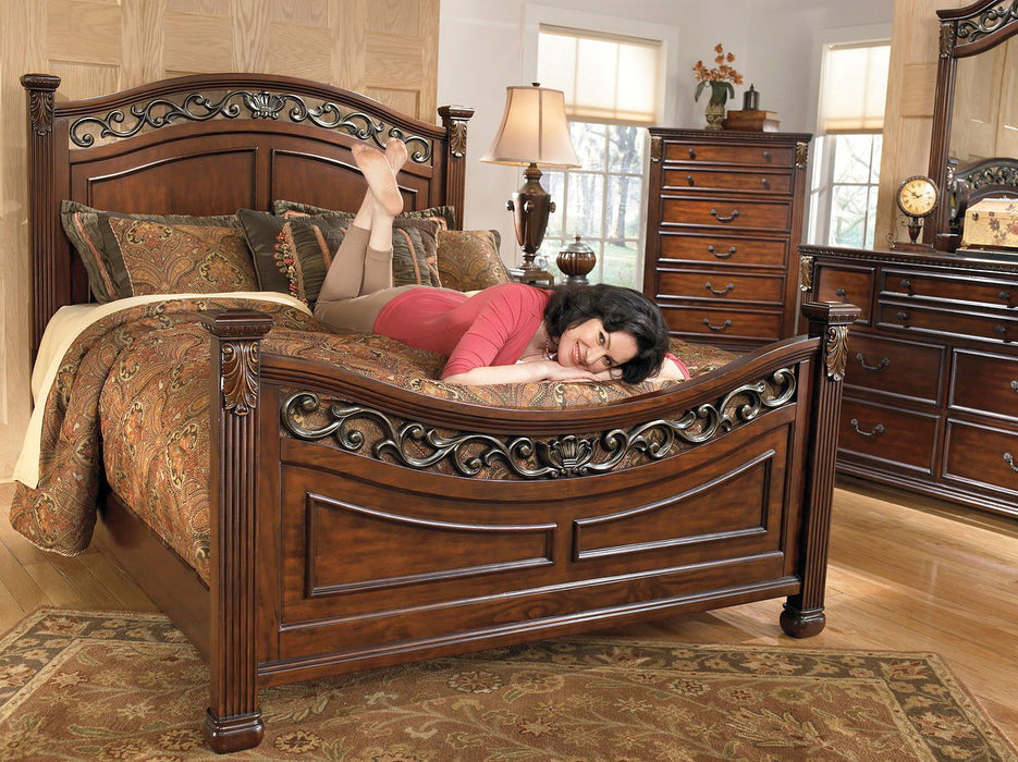Leahlyn - Panel Bed