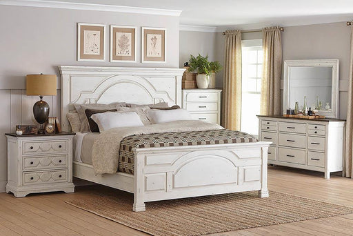 Traditional Vintage White Eastern King Bed image