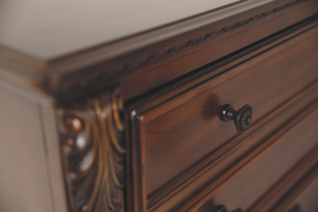 Leahlyn - Five Drawer Chest