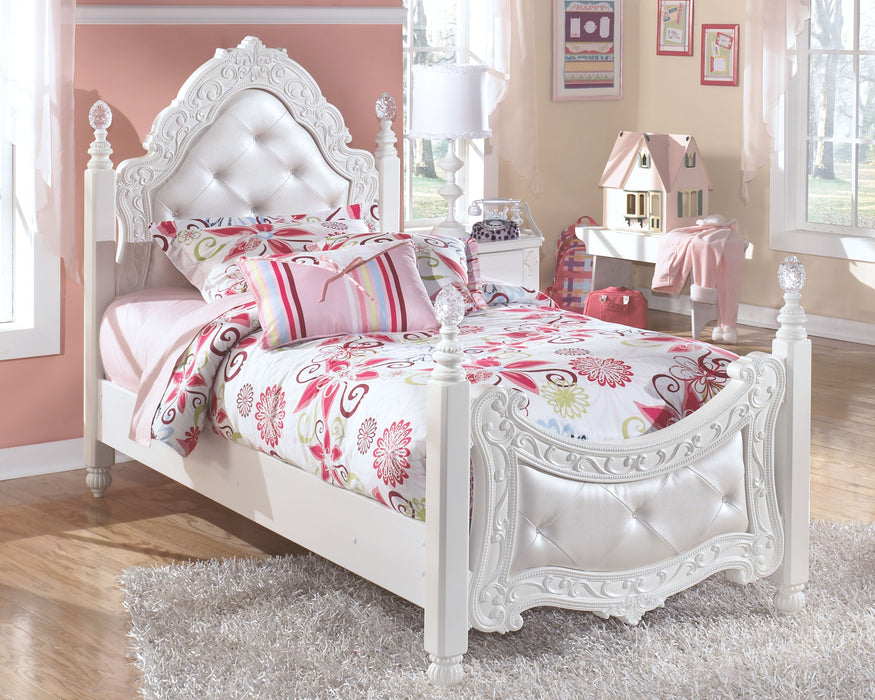 Exquisite - Poster Bed